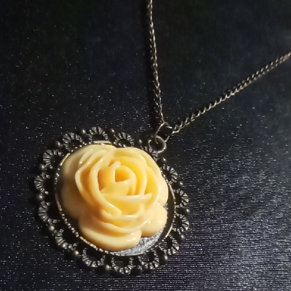 Elegant Cream Rose Pendant Necklace